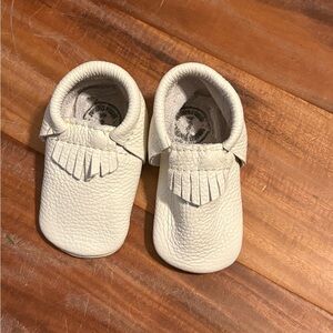 Freshly Picked White Leather Baby Moccasins Soft Sole Fringe Shoes